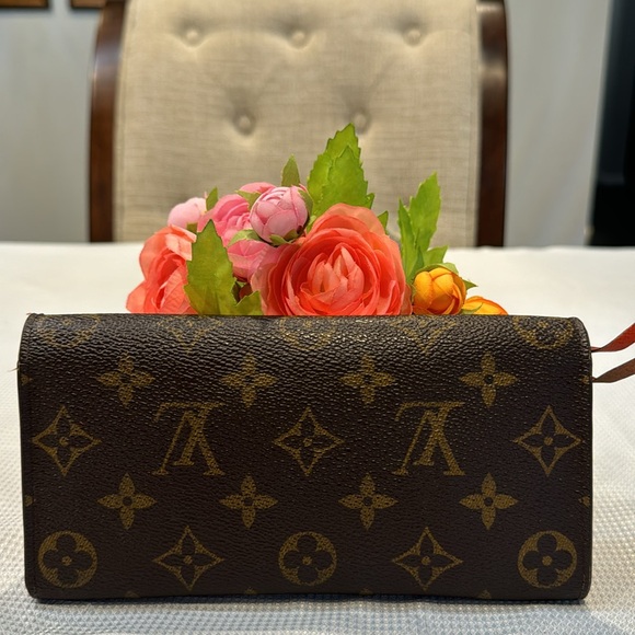 Authentic Louis Vuitton Emelie wallet - Picture 2 of 14